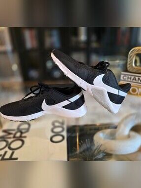 Nike Black and White Women's Size 9 Athletic Shoes, New No Box
